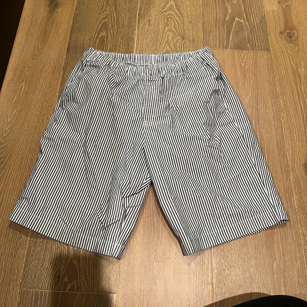 UNIQLO Women's Grey and White Shorts